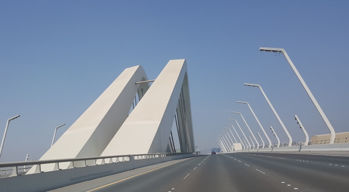 The Sheikh Zayed Bridge evokes the undulating waves of sand and sea, as Abu Dhabi marries desert and water.